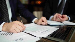 Análise de contratos: 4 aspectos essenciais
